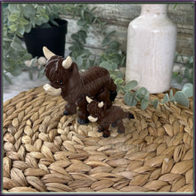 Load image into Gallery viewer, Highland Cow Articulated 3d Printed Fidget Toy